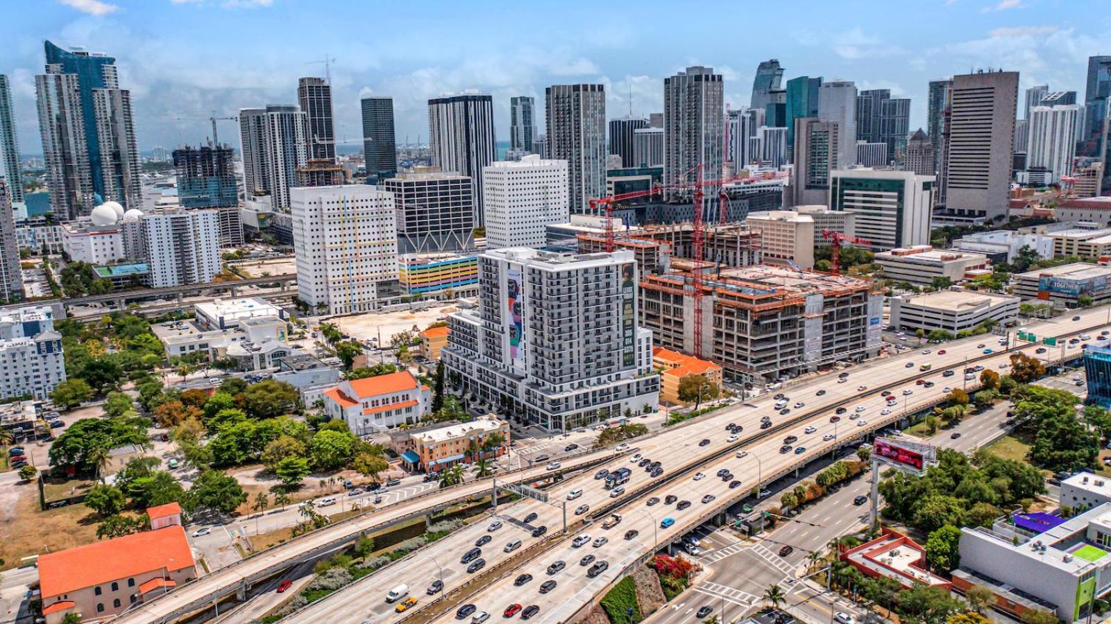 Appartamento Modern Unit In The Heart Of Downtown With Free Parking