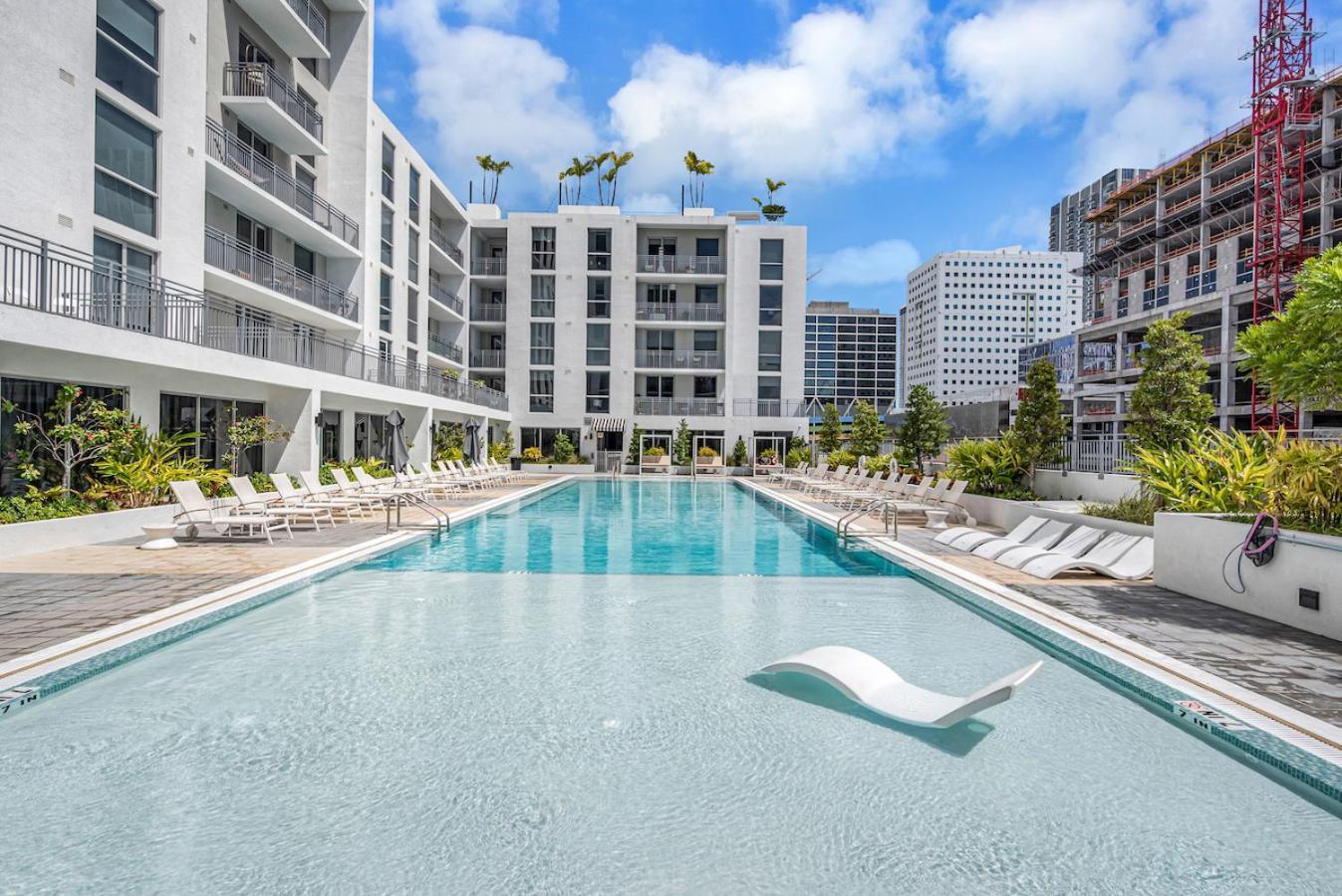 Modern Unit In The Heart Of Downtown With Free Parking Appartamento *