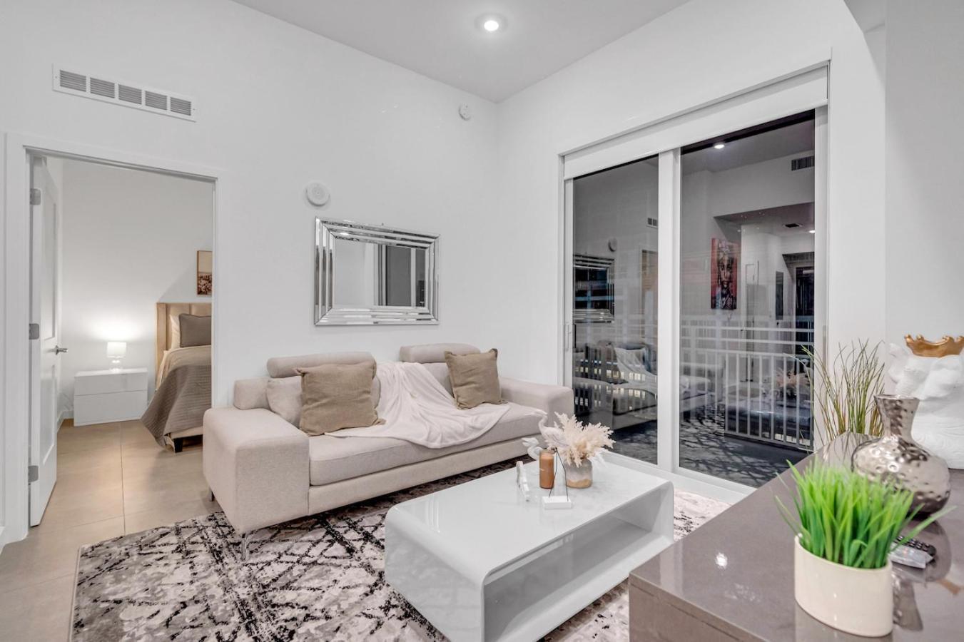 Appartamento Modern Unit In The Heart Of Downtown With Free Parking Miami