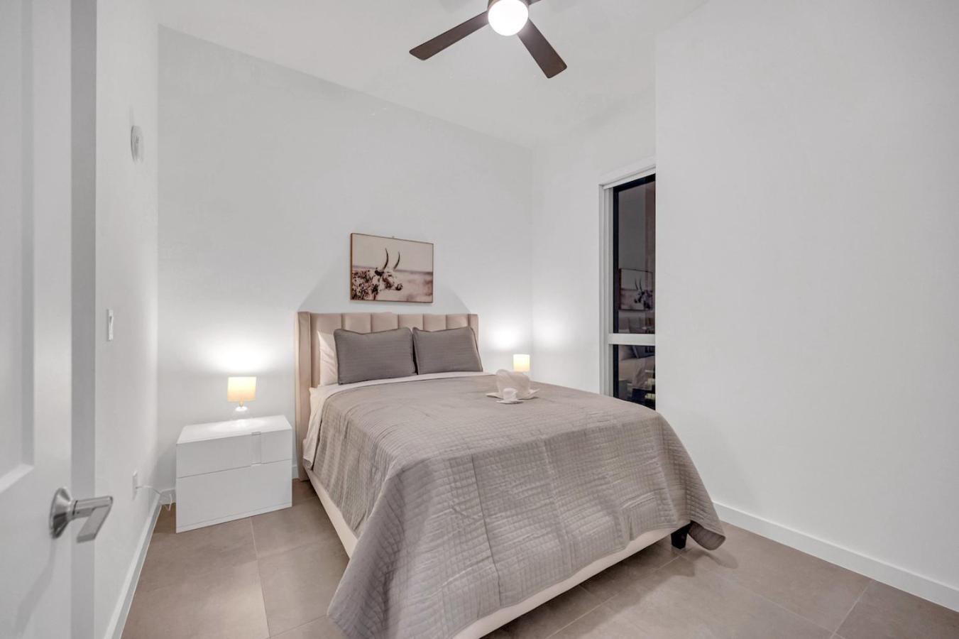 Appartamento Modern Unit In The Heart Of Downtown With Free Parking Miami
