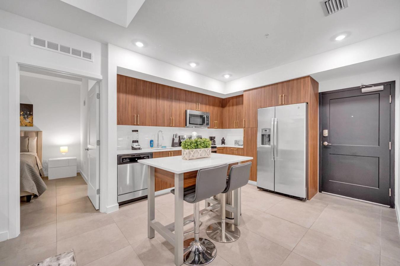 Appartamento Modern Unit In The Heart Of Downtown With Free Parking